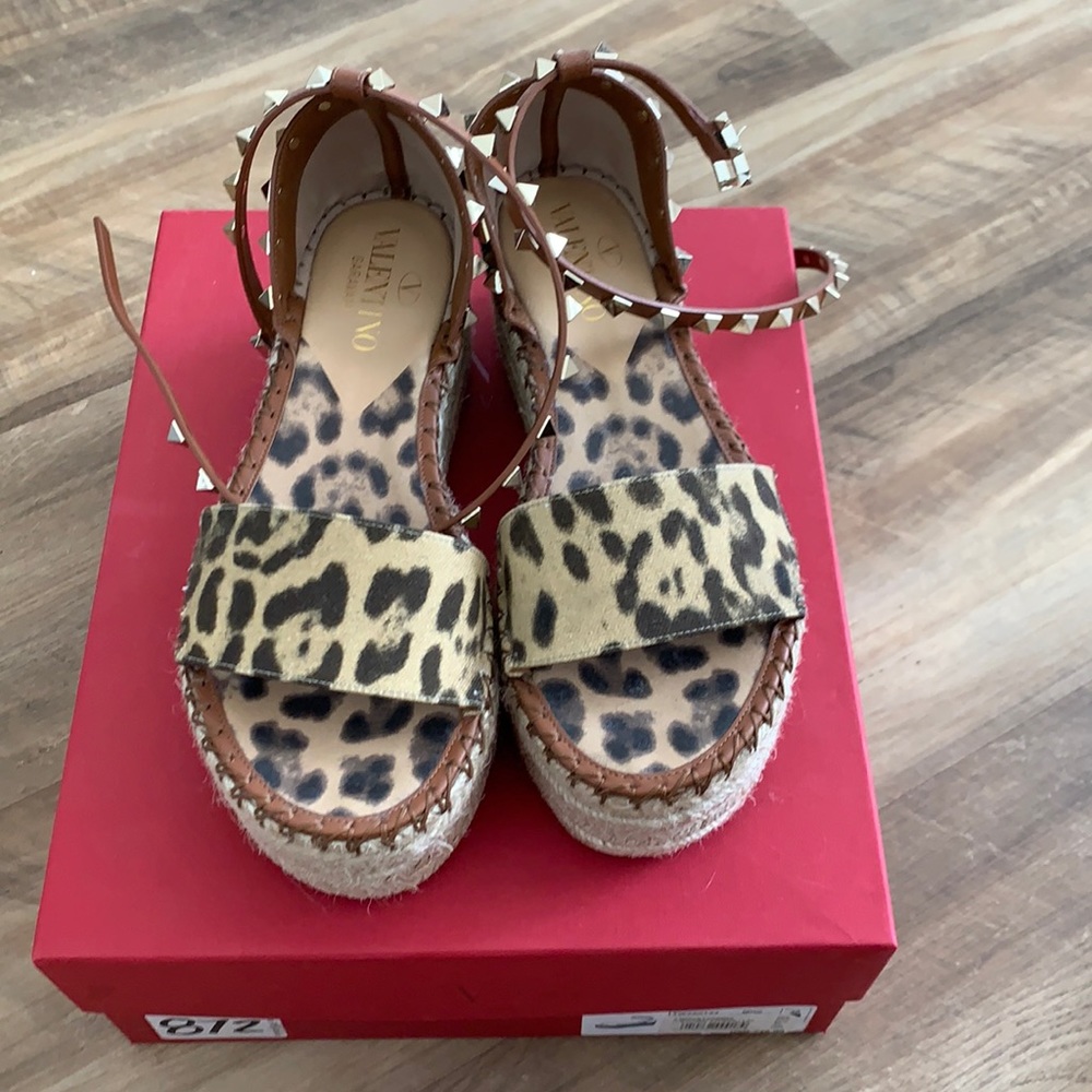 NIB platform Valentino sandals leopard print